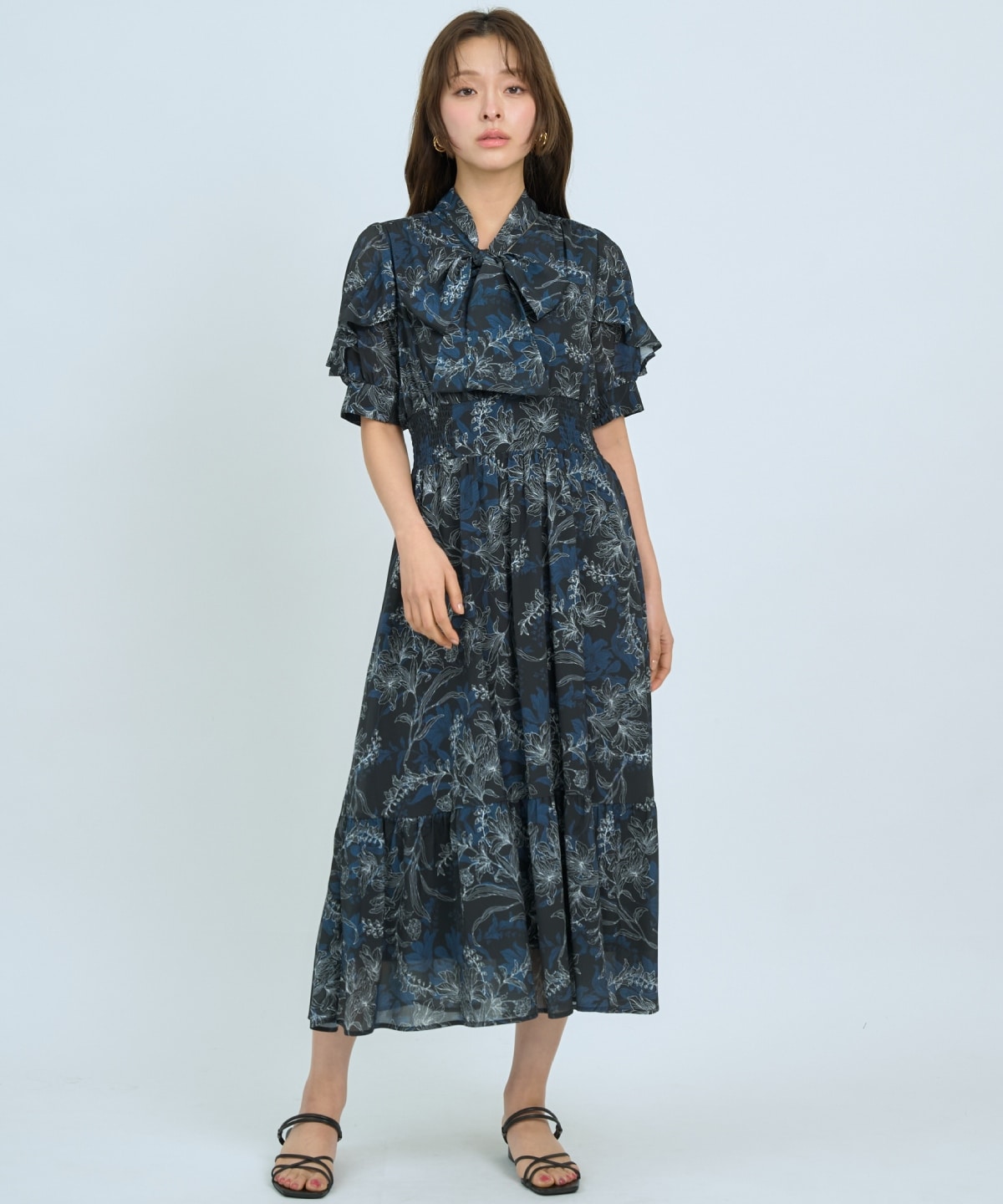 【先行予約受付中】ラインフラワーハーフスリーブワンピース