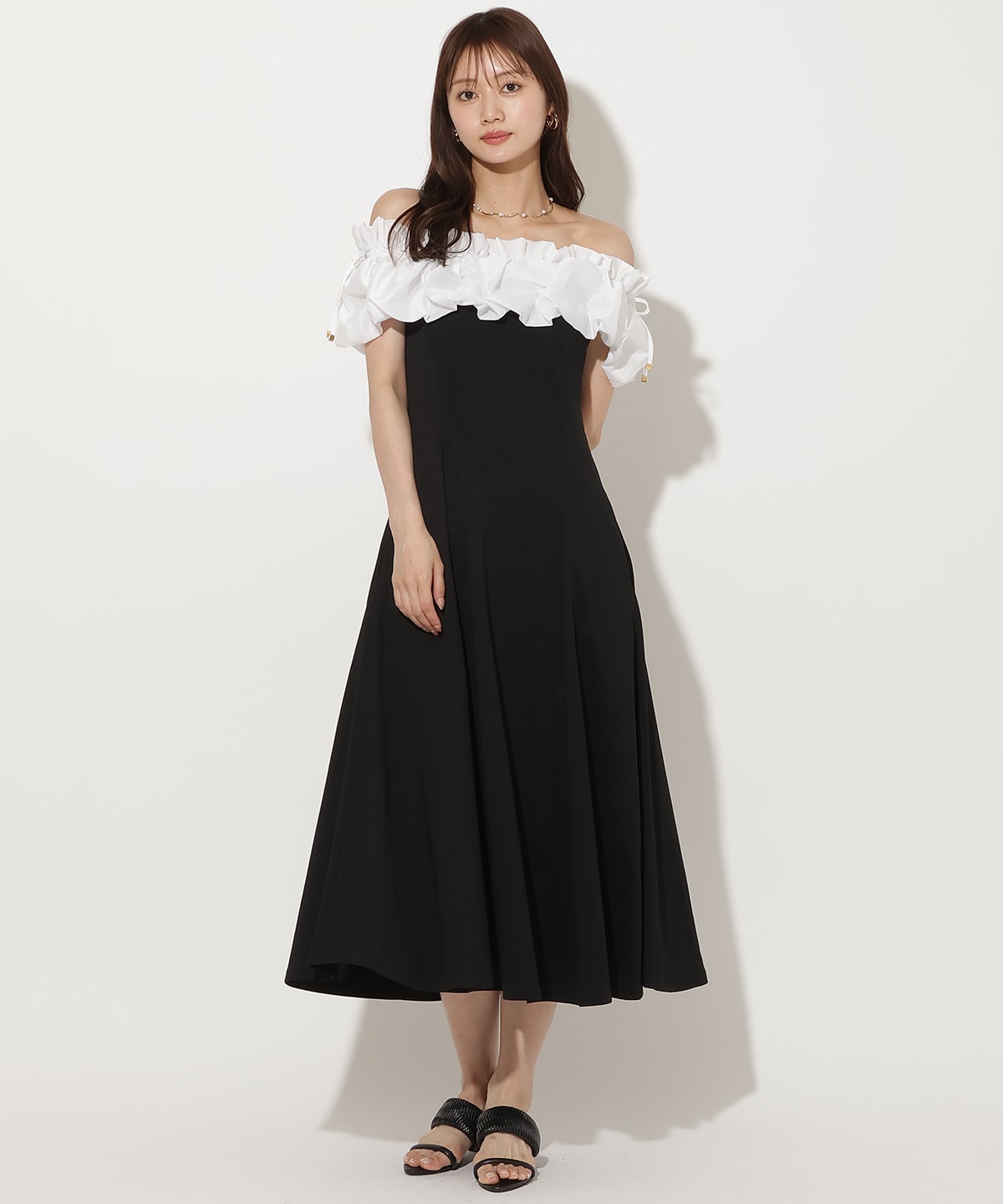 【先行予約受付中】オフショルフリルカットワンピース