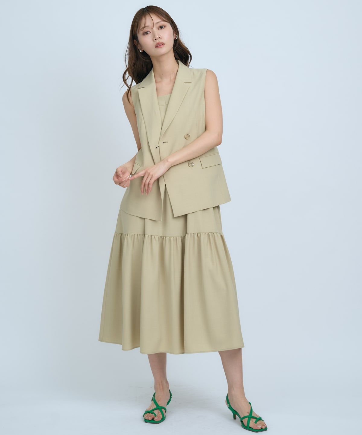 テーラードジレ×ティアードキャミワンピース
