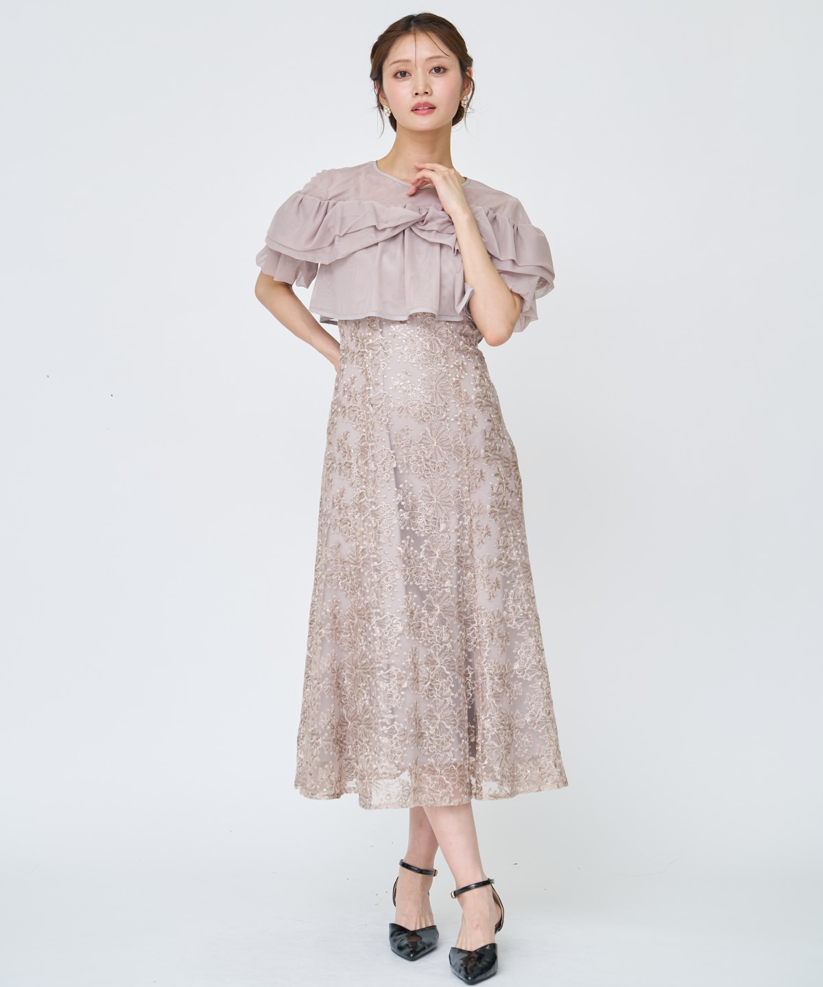 チュールレイヤードスパンコールドレス