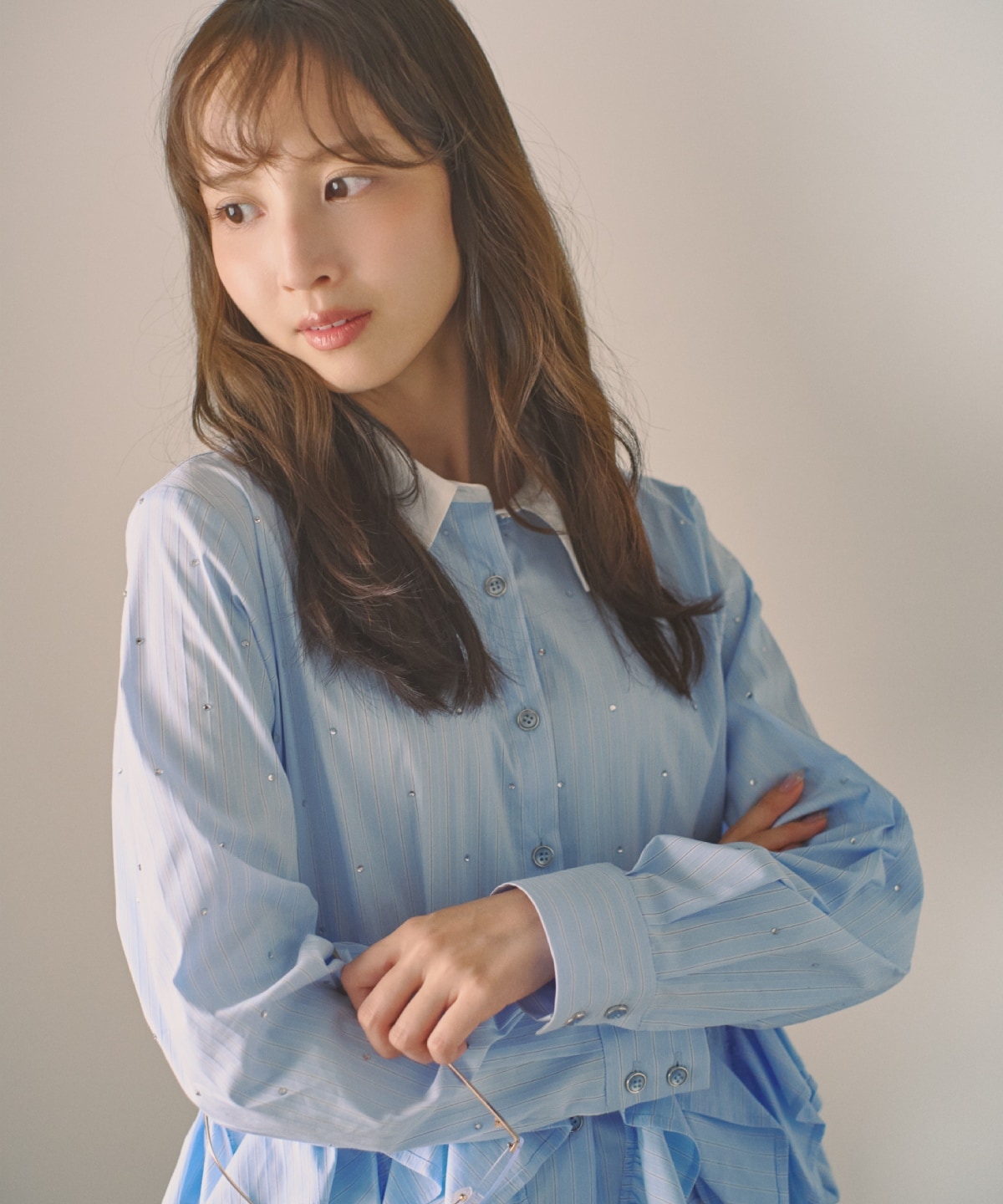 デザインヘムビジューストライプブラウス