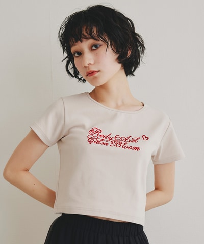 カリグラフィーロゴエンブロイダリークロップドTシャツ