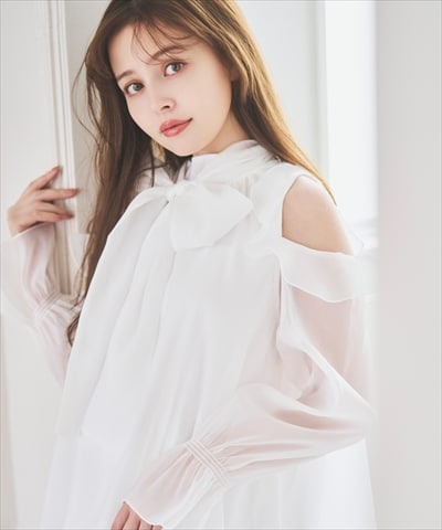 【3/6(Fri)発売】オフショルフリルシアーブラウス