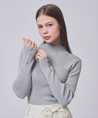 【1/30(Fri)発売開始】金ボタン付きモックネックリブニット