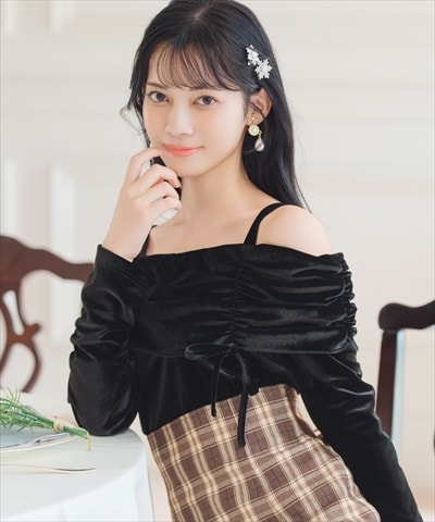 ギャザーオフショルベロアトップス