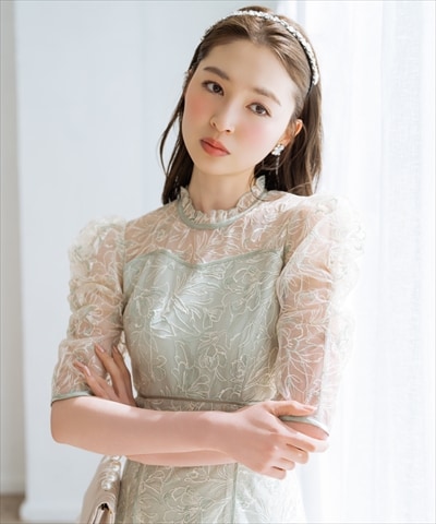 パイピングライン刺繍ワンピース