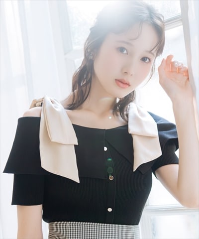 リボンオフショルハーフスリーブニット