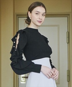 袖フリルスリットニットプルオーバー