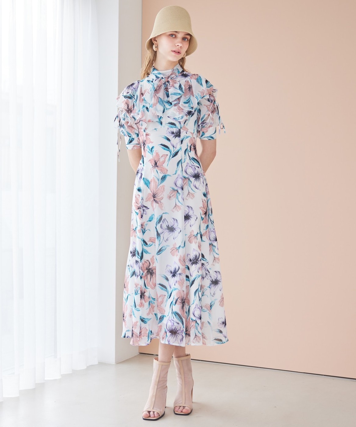 シフォンフラワー2WAYフリル袖ワンピース
        